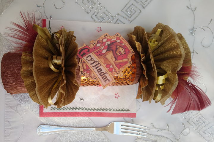 harry potter gryffyndor themed christmas cracker